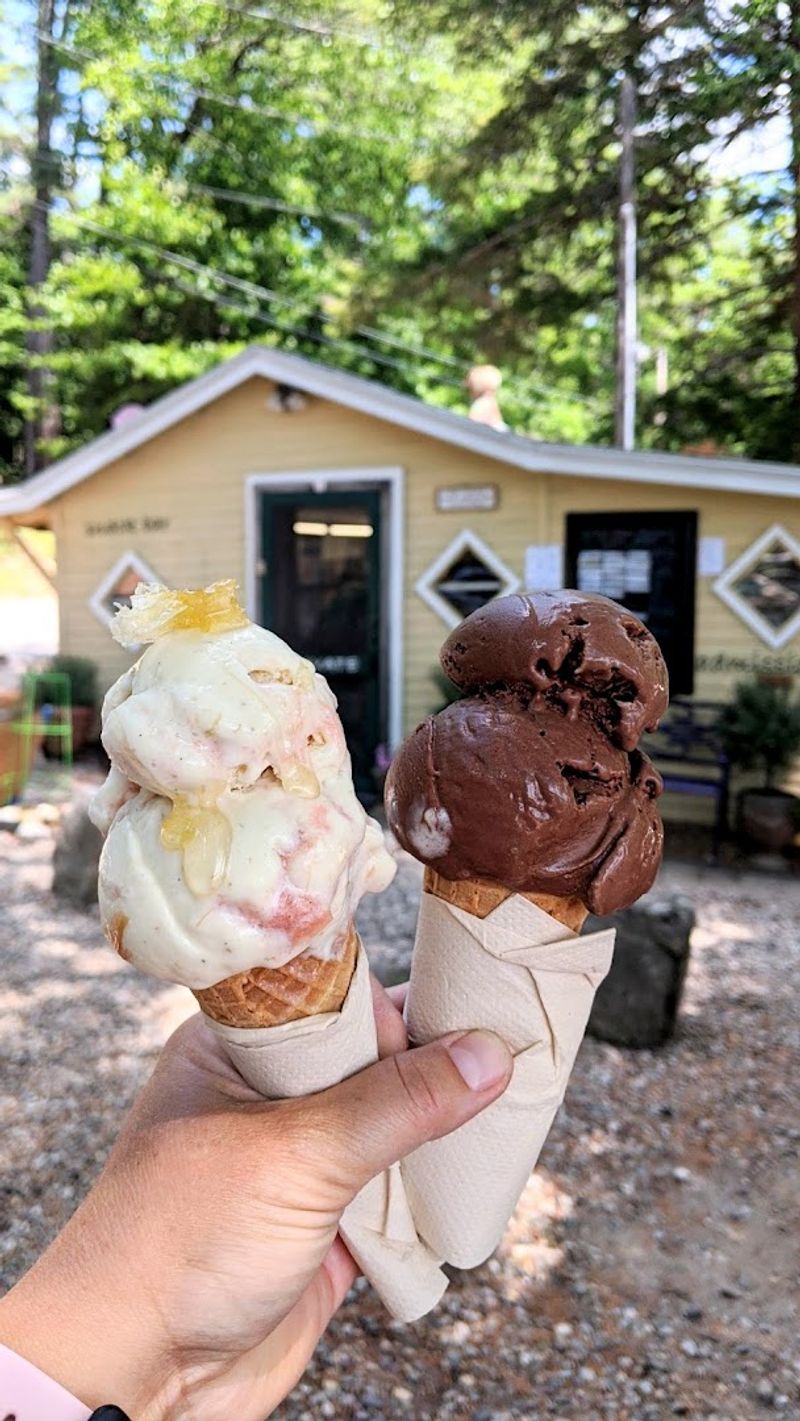 Bresca And The Honeybee (New Gloucester)