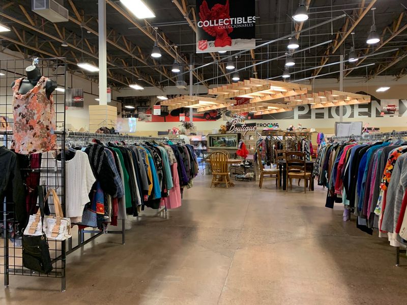 Bright, Roomy Shopping Atmosphere