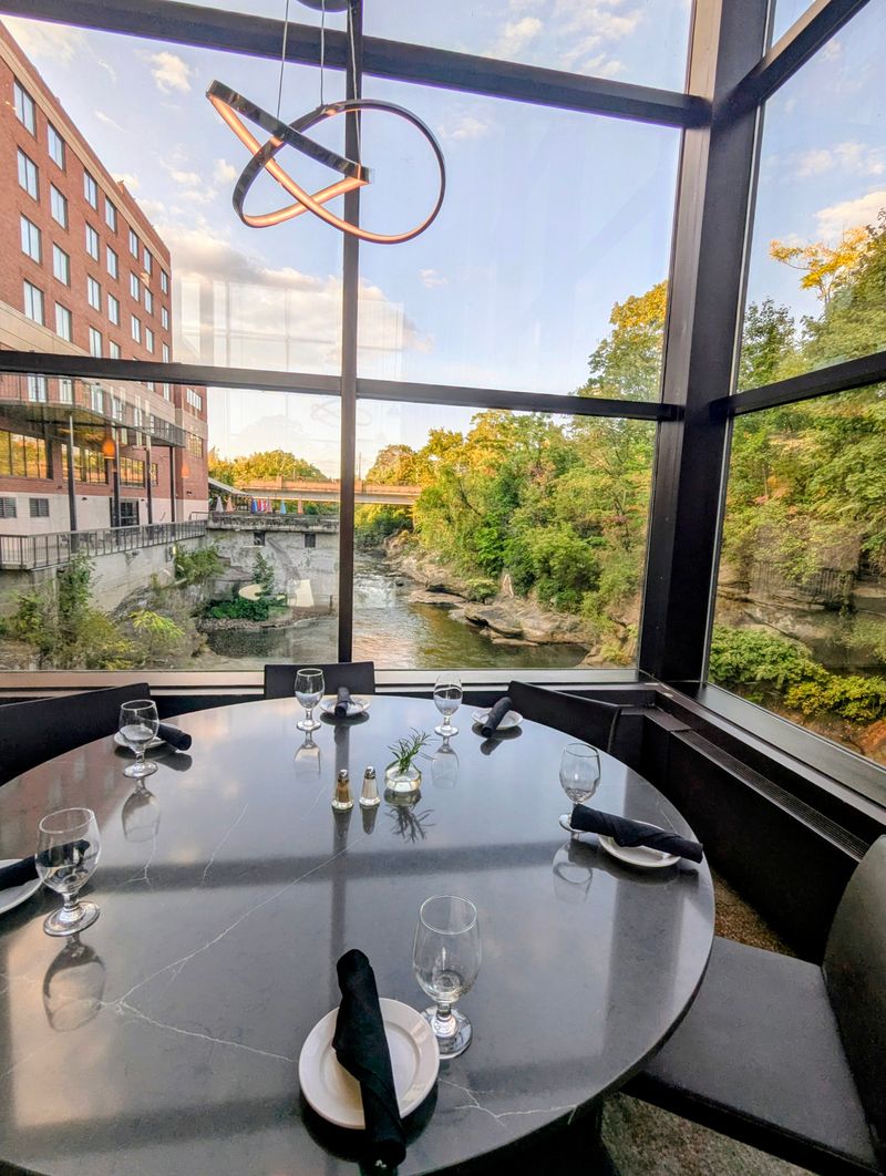 Beau's on the River – Cuyahoga Falls