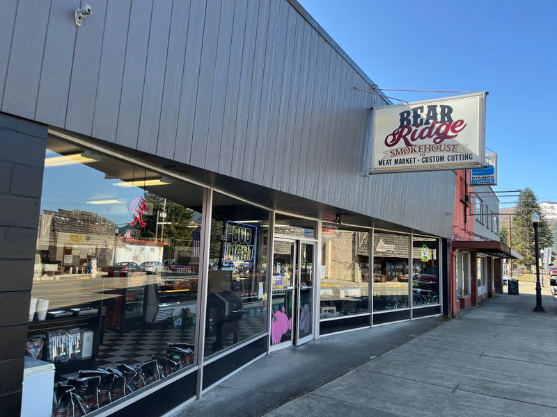 Bear Ridge Smokehouse, Morton, WA 98356