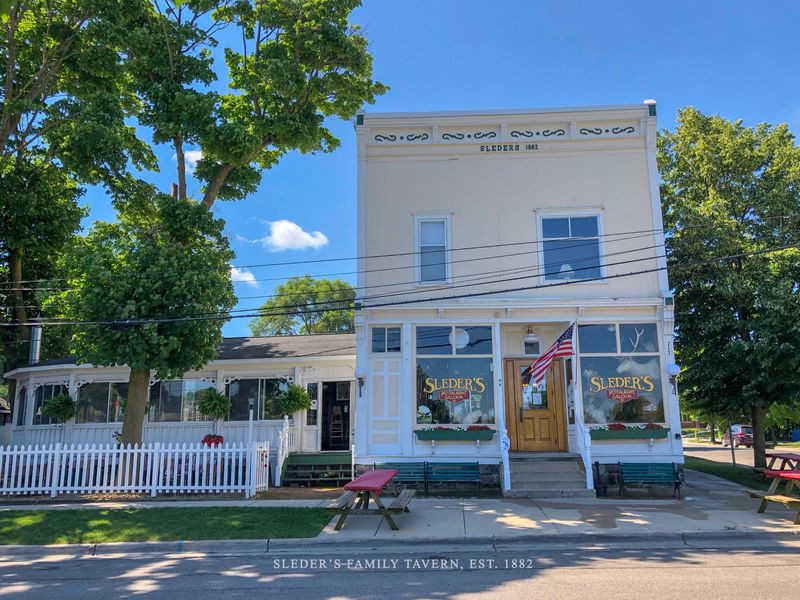 Sleder's Family Tavern – Traverse City