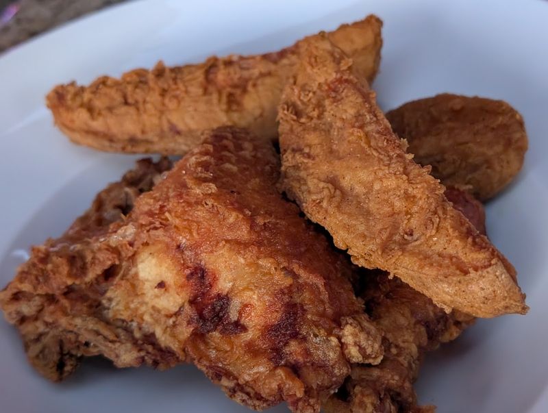 Broasted Chicken With A Crispy Exterior