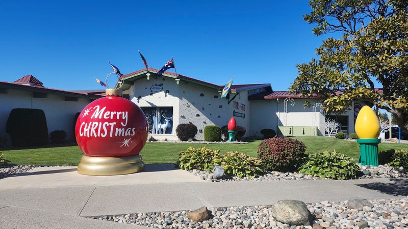 Bronner’s Christmas Wonderland Exterior Light Displays