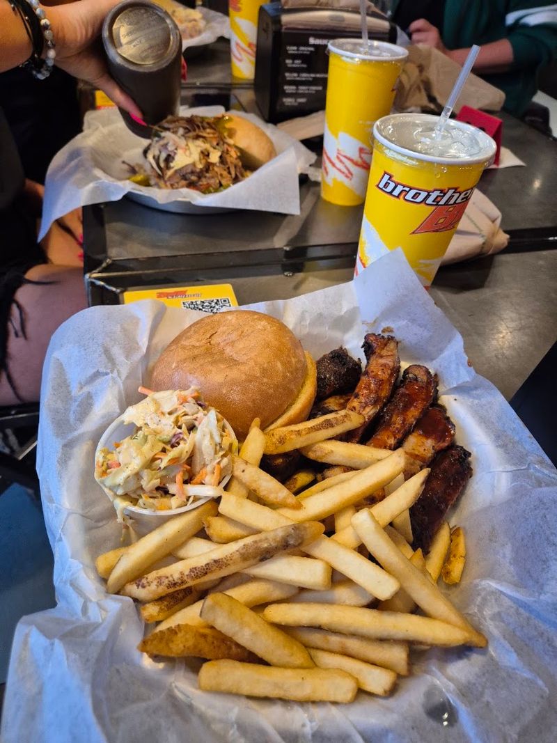 Brothers BBQ, Lakewood