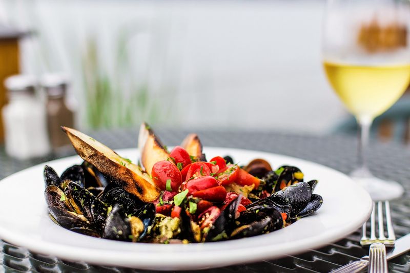 Rose's On Reeds Lake