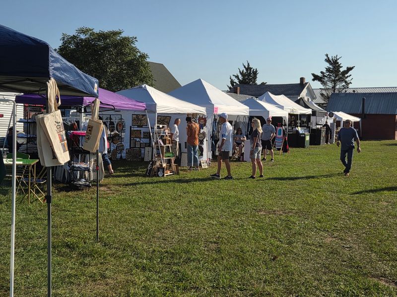 Browse Both Indoor And Outdoor Vendors