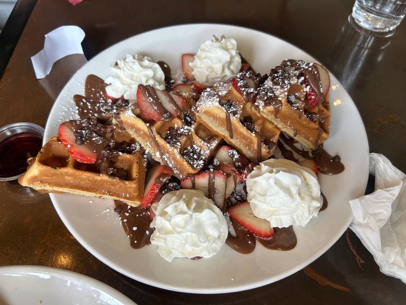 Brunch And Food Bites That Match The Drinks' Energy