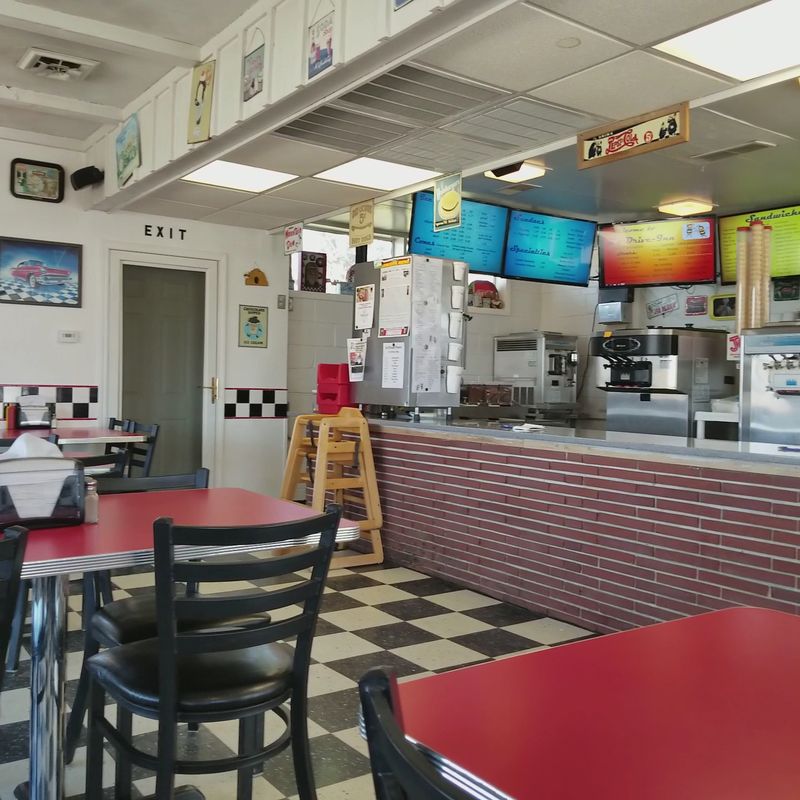 B's Drive In, Farmington, IL