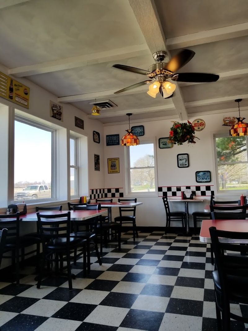 B's Drive Inn — Farmington