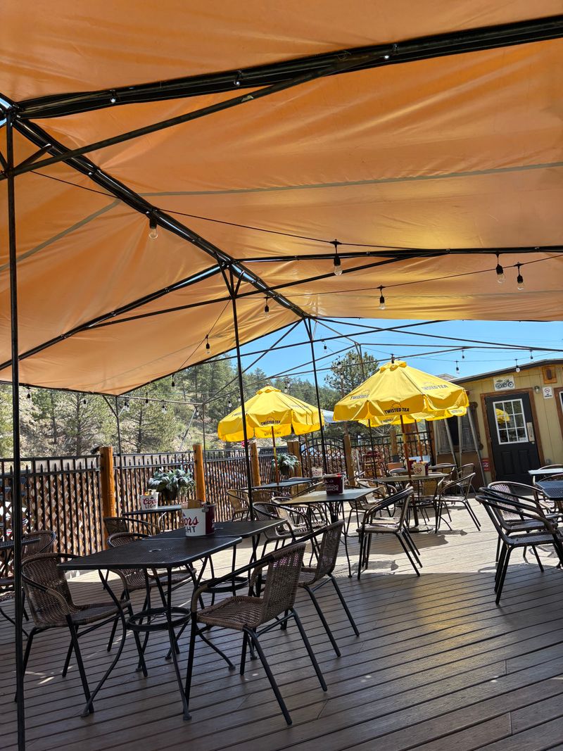 2 Dads Eatery and Taproom, Bailey