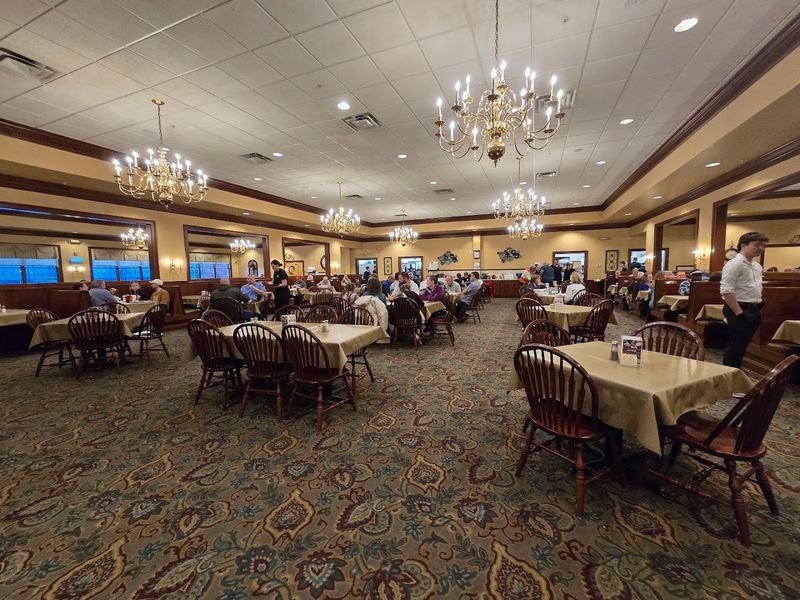 Hartville Kitchen Restaurant and Bakery, Hartville