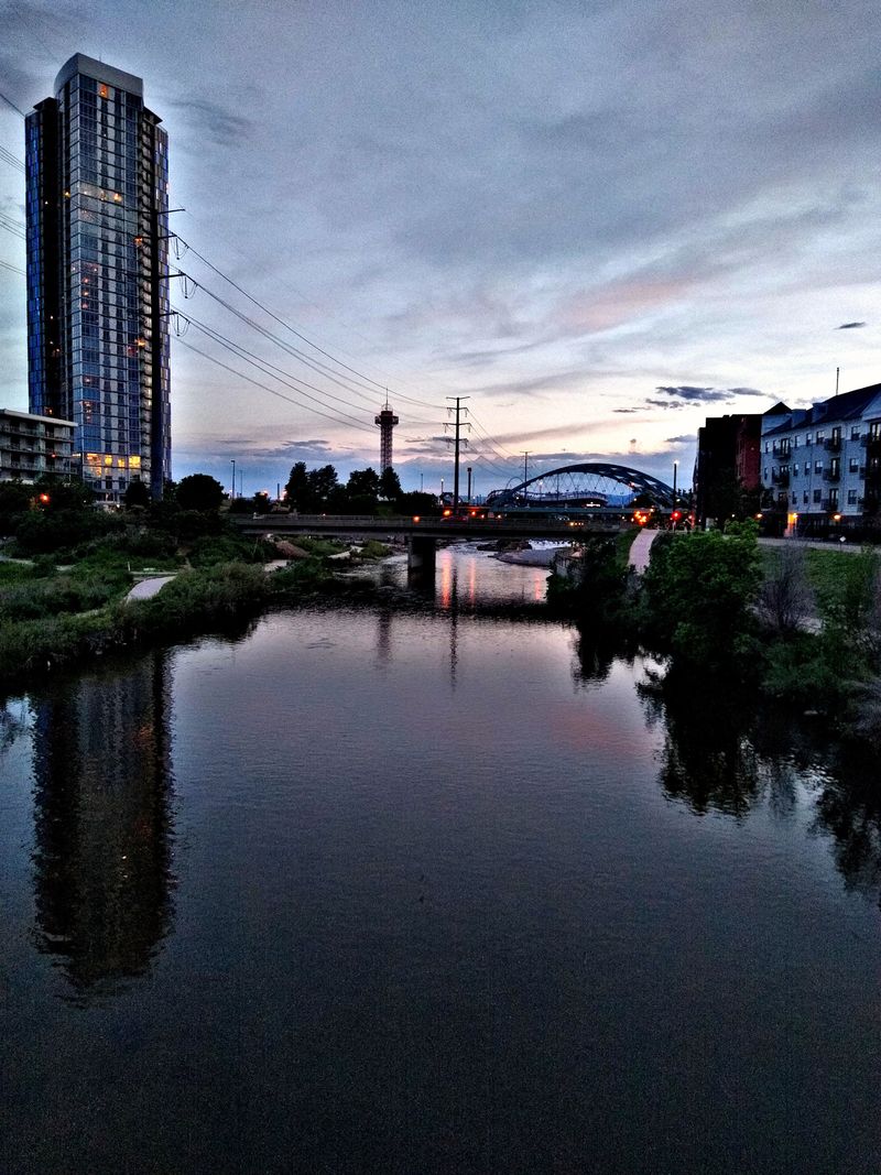 La Cour Art Bar & Bistro 