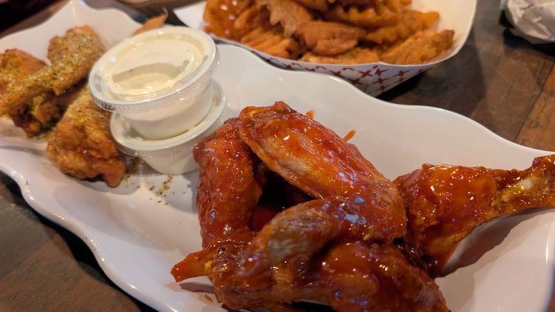 Crosstown Pub & Grill - Naperville