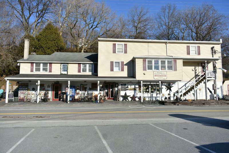 Kitchen Kettle Village Anchors the Town