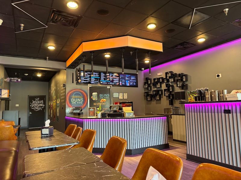 Buns On Fire, Buffalo Grove