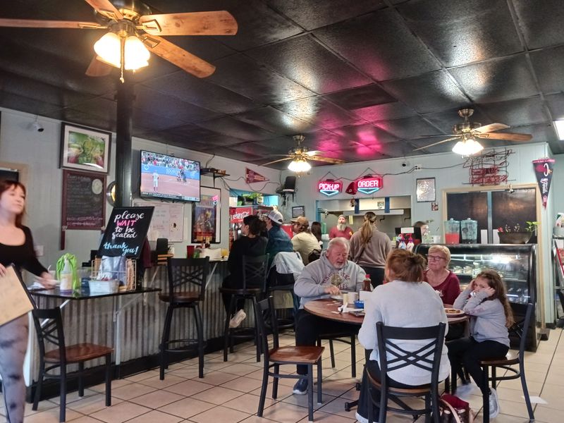 Woodchuck's Cafe - 2520 W Tharpe St, Tallahassee