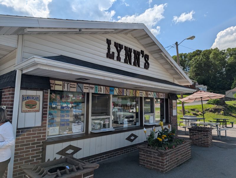 Lynn's Drive Inn, Bluewell