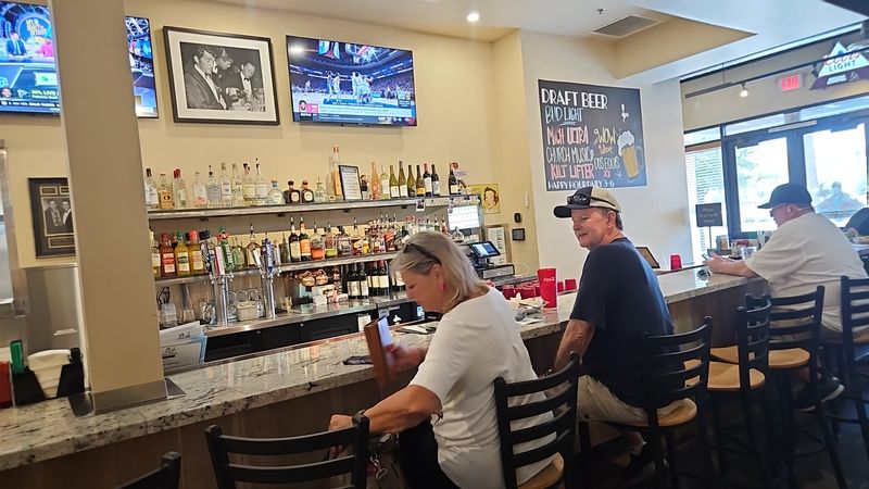 Lou's Burgers — Mesa