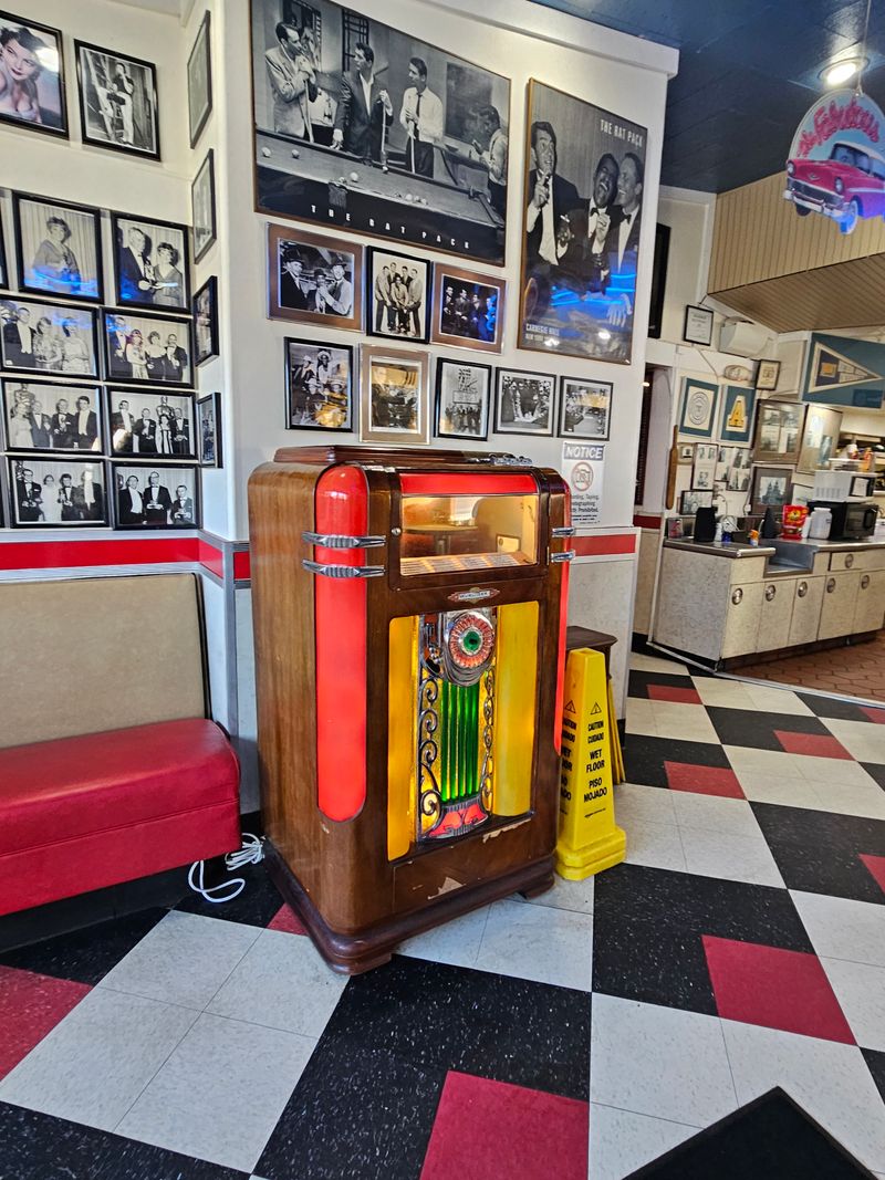 Jukebox Soundtrack Sets the Mood