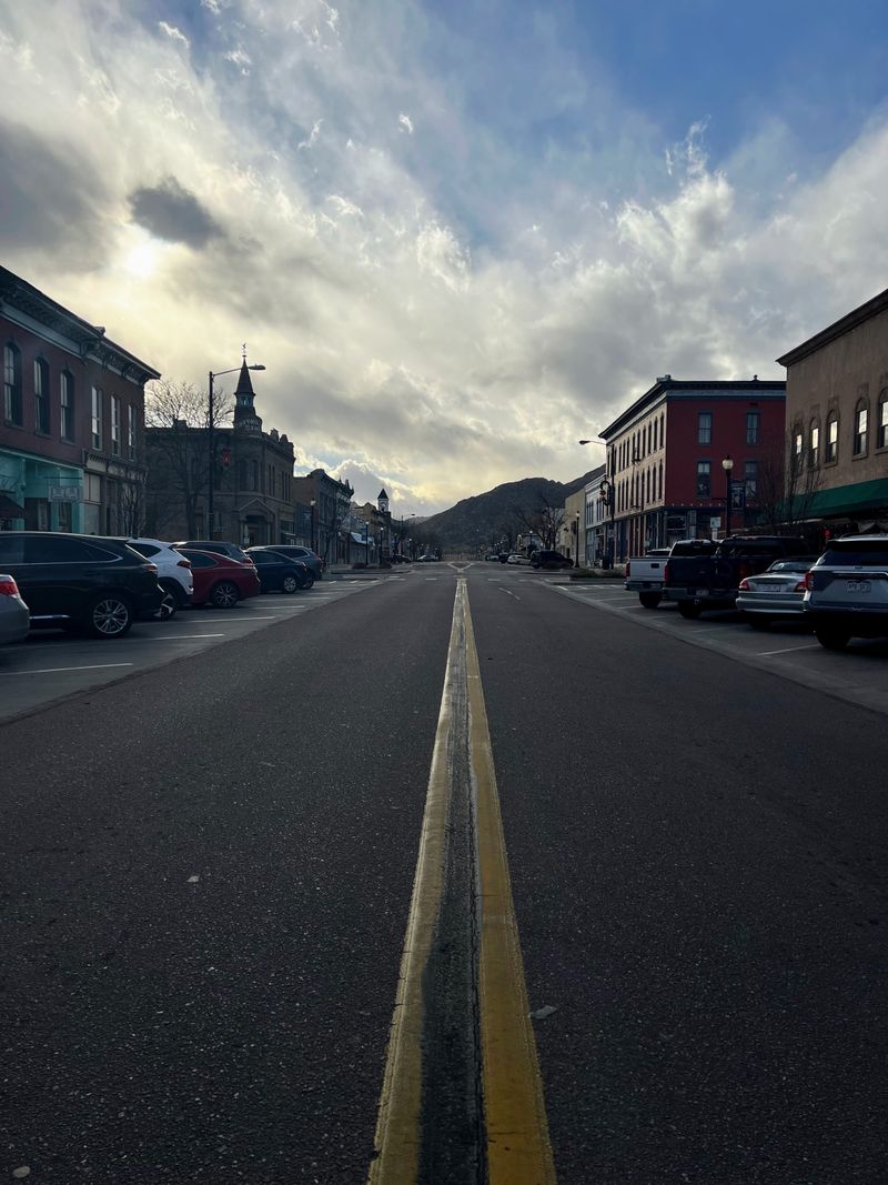 Wide Main Streets Built For Horse-Drawn Traffic