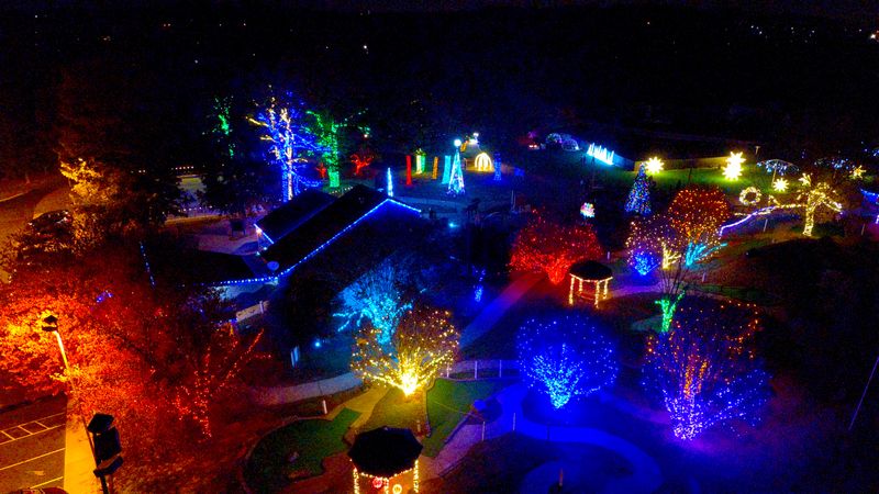Ice & Lights: The Winter Village at Cameron Run – Alexandria