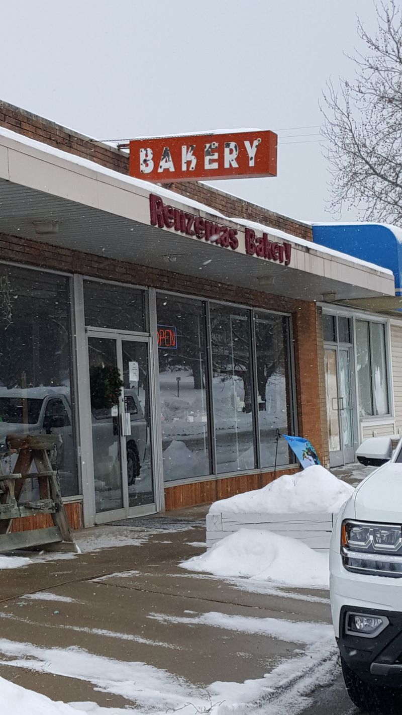 Renzema's Bakery, Parchment