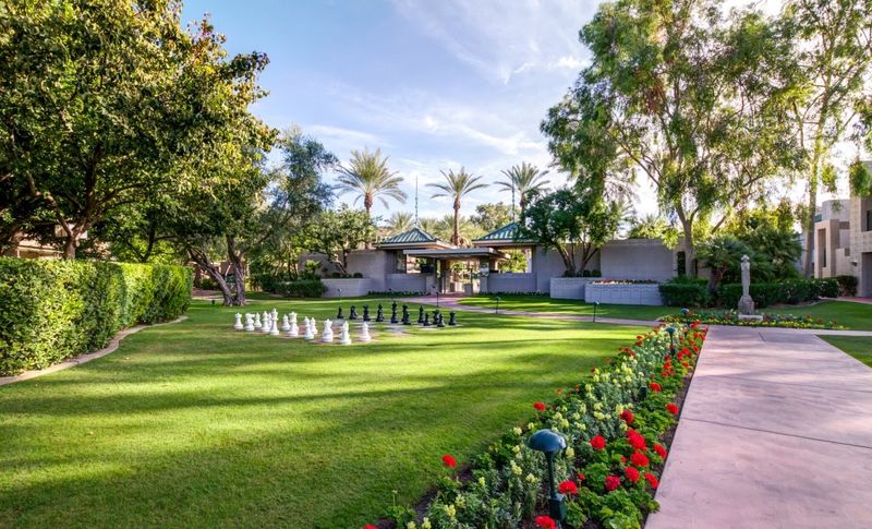 Cabanas, Poolside Menus, And The Fine Art