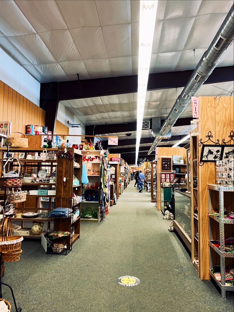 Cackleberry Farm Antique Mall, Paradise, PA Cackleberry Farm Antique Mall, Paradise, PA