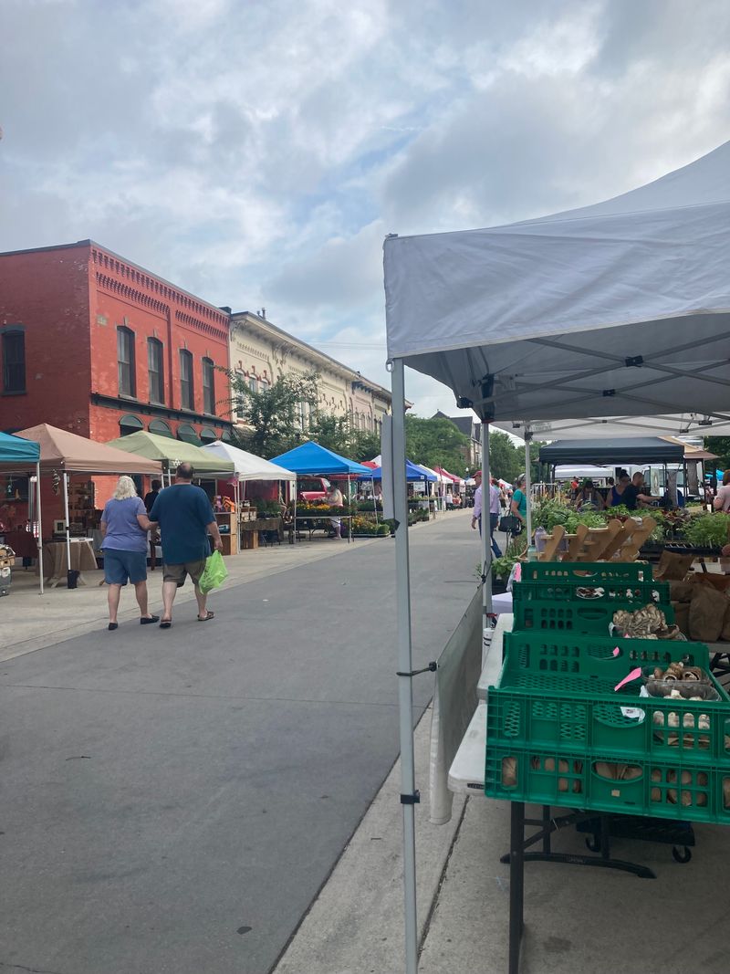 Howell Holiday Market