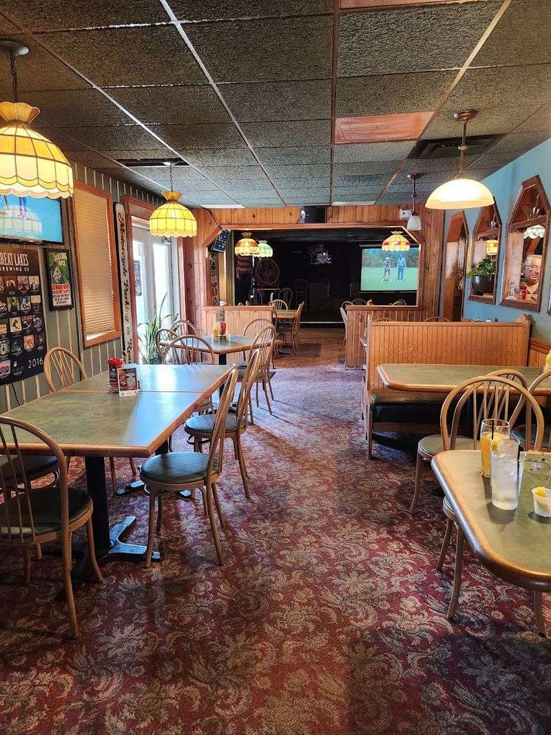 Mutt & Jeff's Restaurant and Bar, Lorain