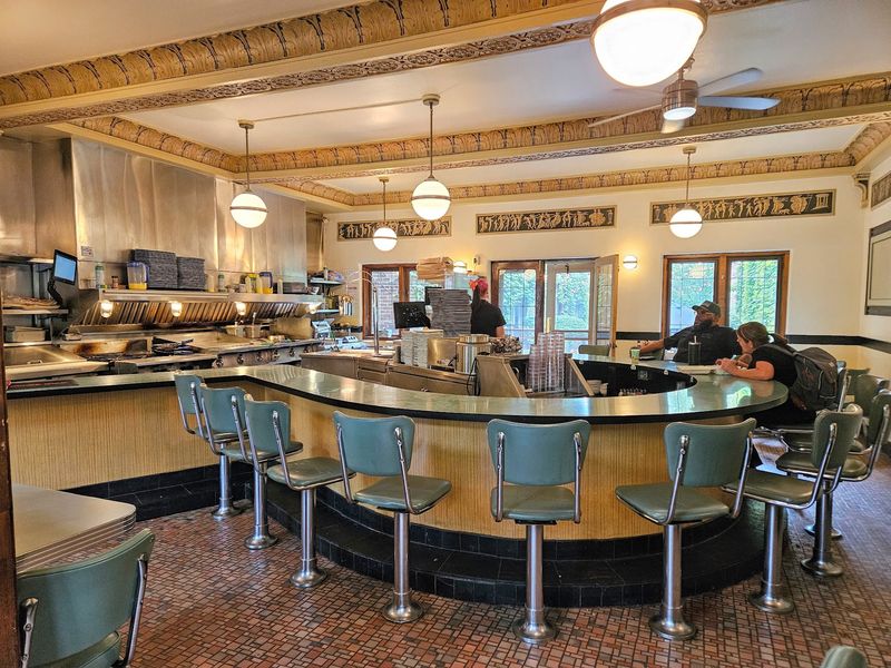 Café At The Plaza