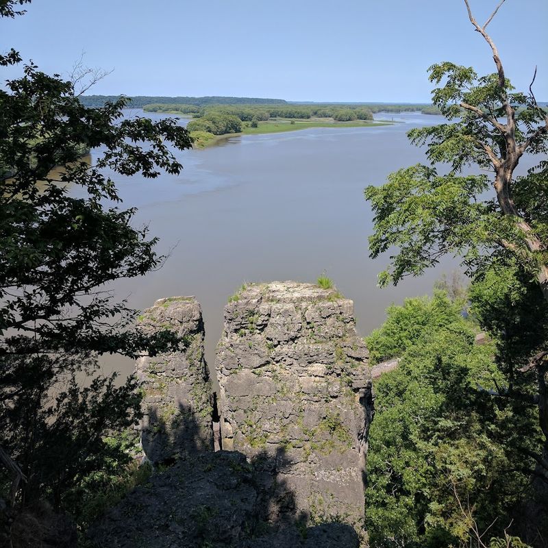 Mississippi Palisades State Park, Savanna