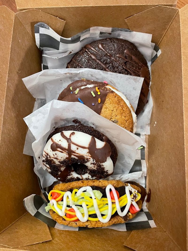 The Mint Cookie Comes in Two Very Different Styles