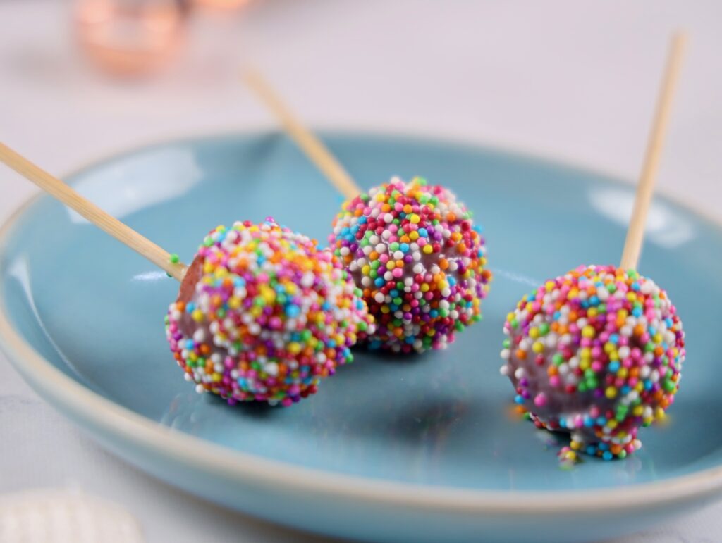 red velvet cake pops