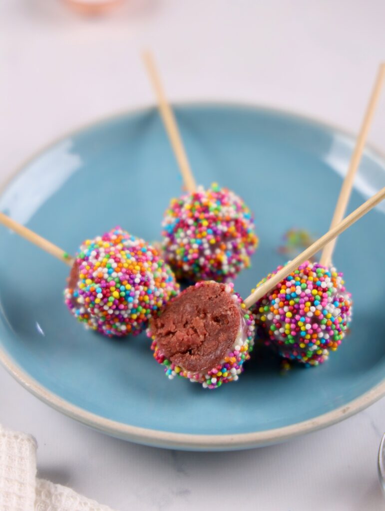 red velvet cake pops