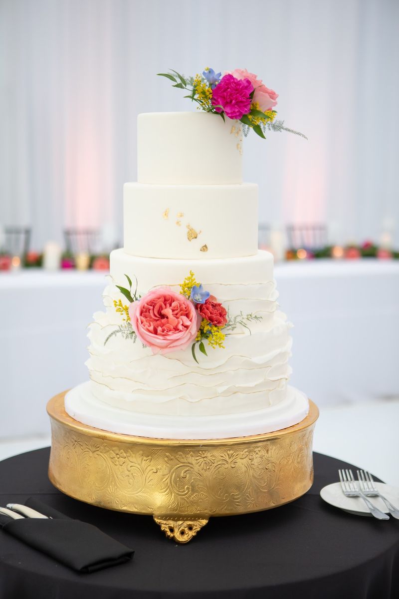 Cakes Built for the Big Moments