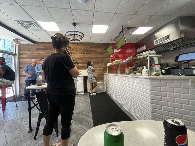 La Bicicleta Arepa Bar