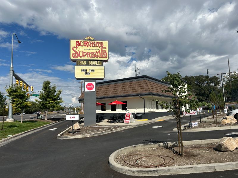 Early Bird Diner: Why Locals Line Up Before Sunrise