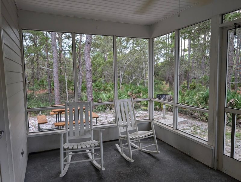 Cozy Cabins That Make Beach Stays Surprisingly Affordable