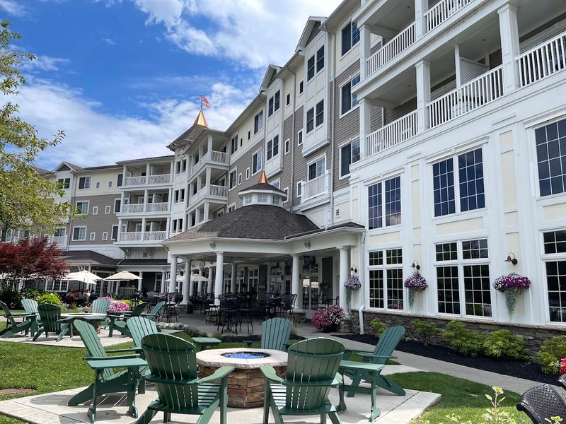 Watkins Glen, Blue Pointe Grille