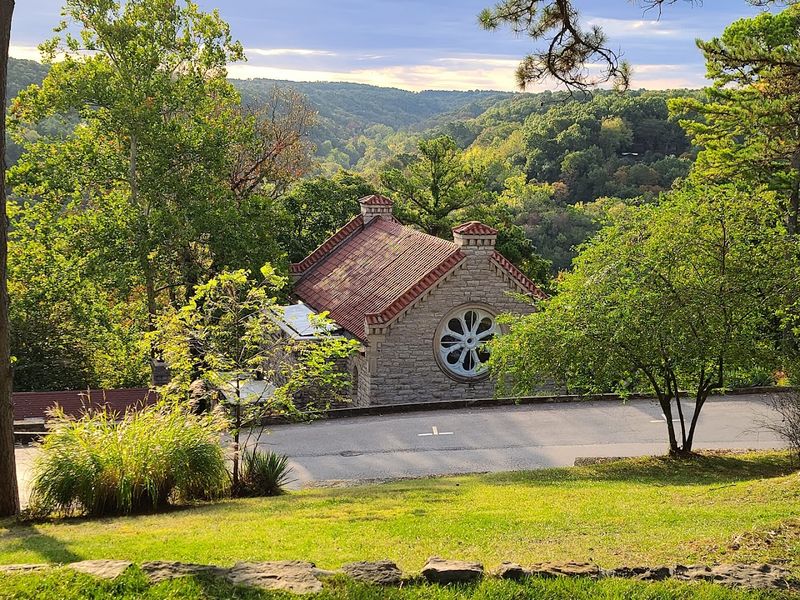 Scenic Overlooks Framed By Endless Green Peaks
