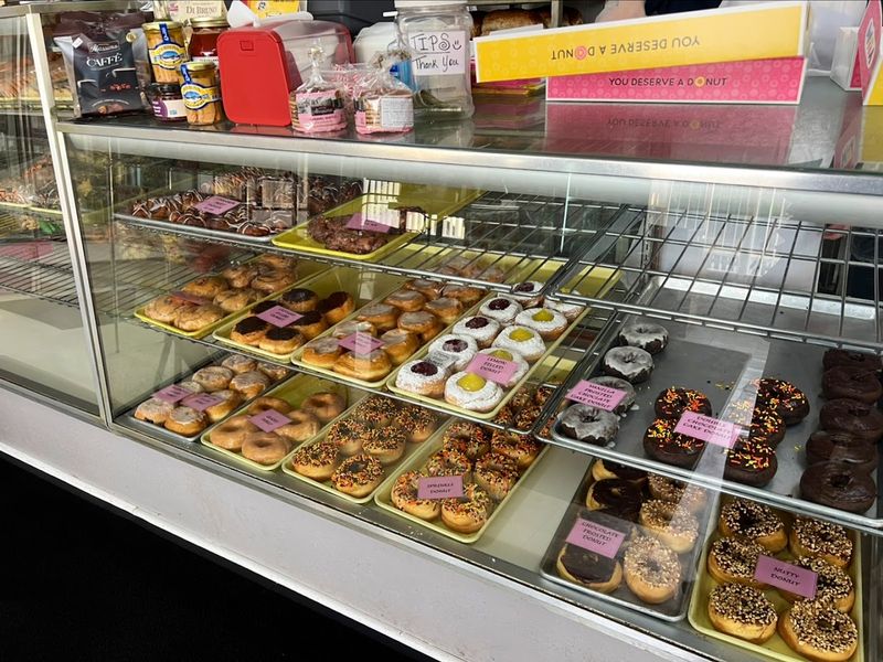 Nino’s Italian Bakery, Walled Lake