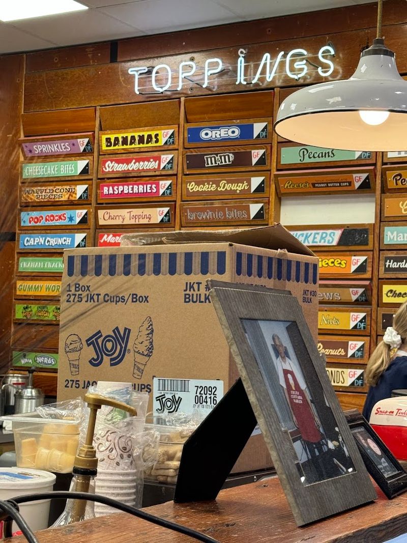 Julie Ann's Frozen Custard, Crystal Lake