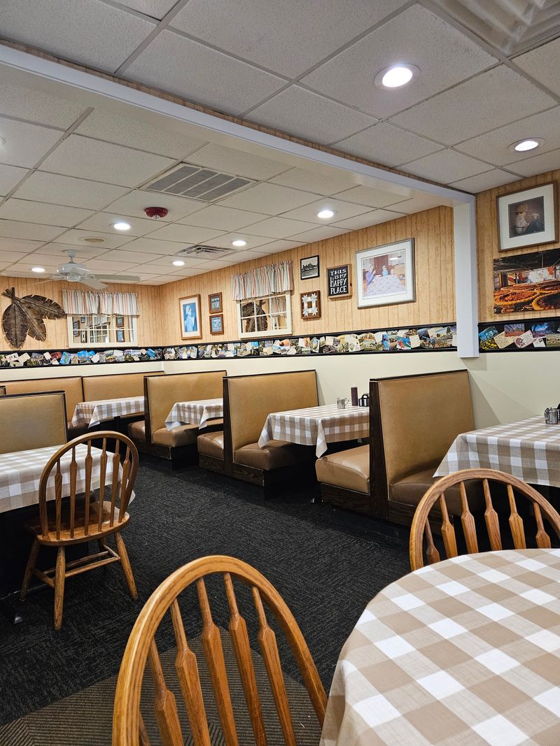 Yoder’s Restaurant (Sarasota) 3434 Bahia Vista St, Sarasota, FL 34239.