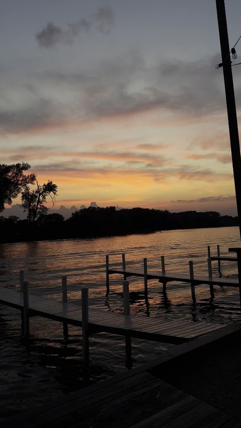 Broken Oar Marina Bar & Grill – Port Barrington