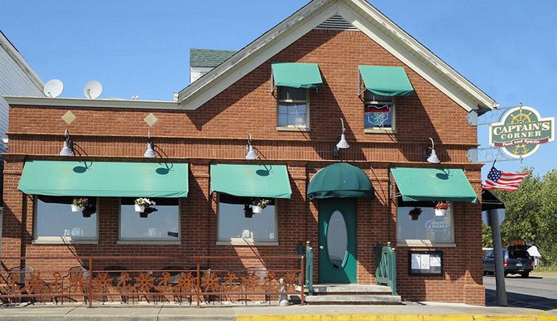 Captain's Corner Bar & Grill, Kelleys Island