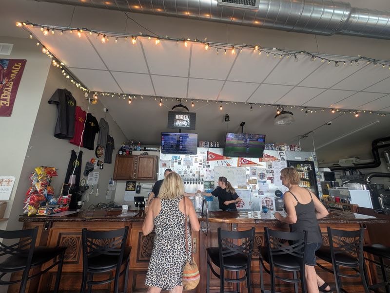 Odie's Bar & Grill – Ely