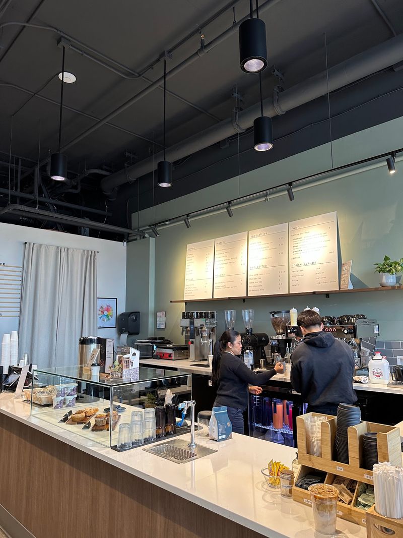 Carbon Coffee, Aurora