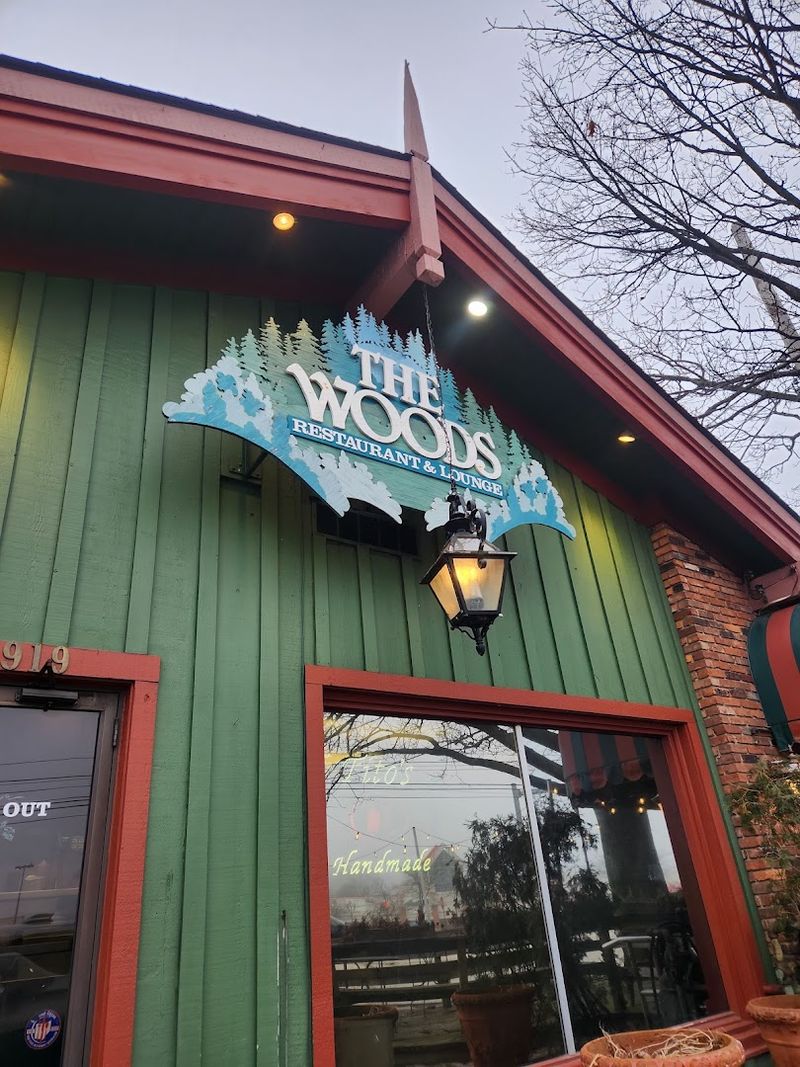 The Woods Restaurant and Lounge, Rocky River