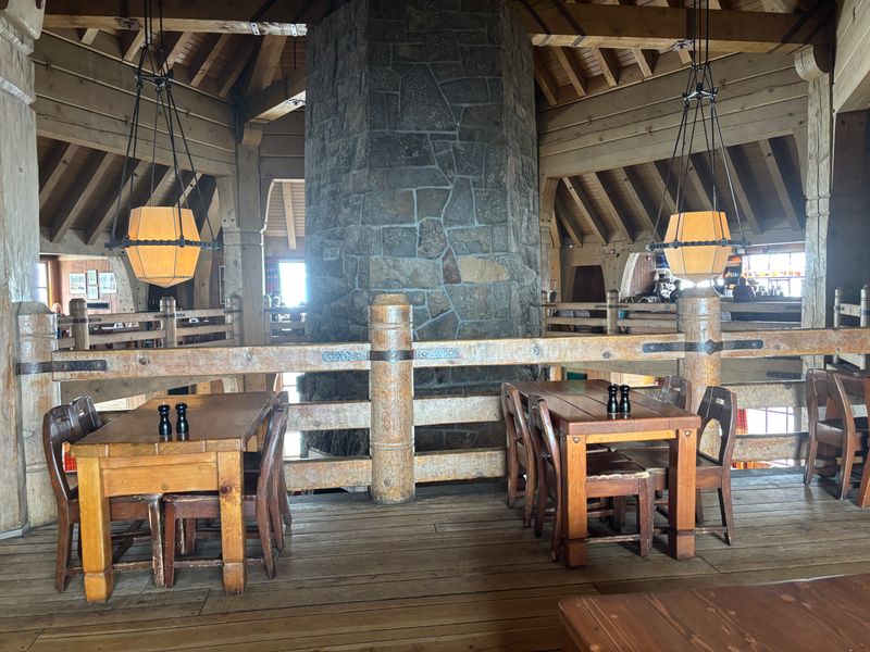 Ram's Head Bar – Timberline Lodge, Government Camp